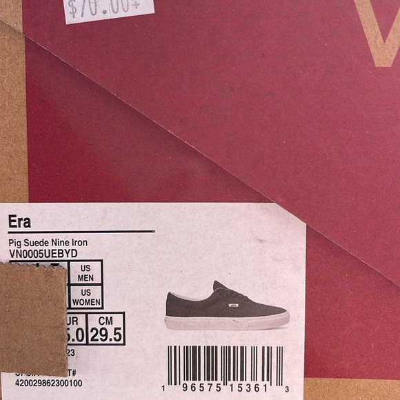 Vans WMNS Era Pig Suede Nine Iron
VN0005UEBYD
Sneakers - Picture 16 of 16